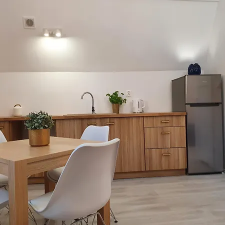 Neptun 2-0 Apartment *